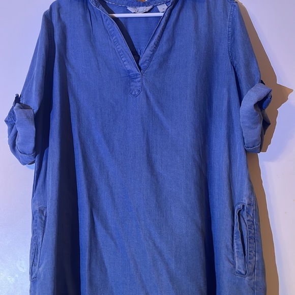 Caffe Marrakech Women’s Denim Blouse, Size M, Pockets, Excellent Condition!! - Picture 2 of 5